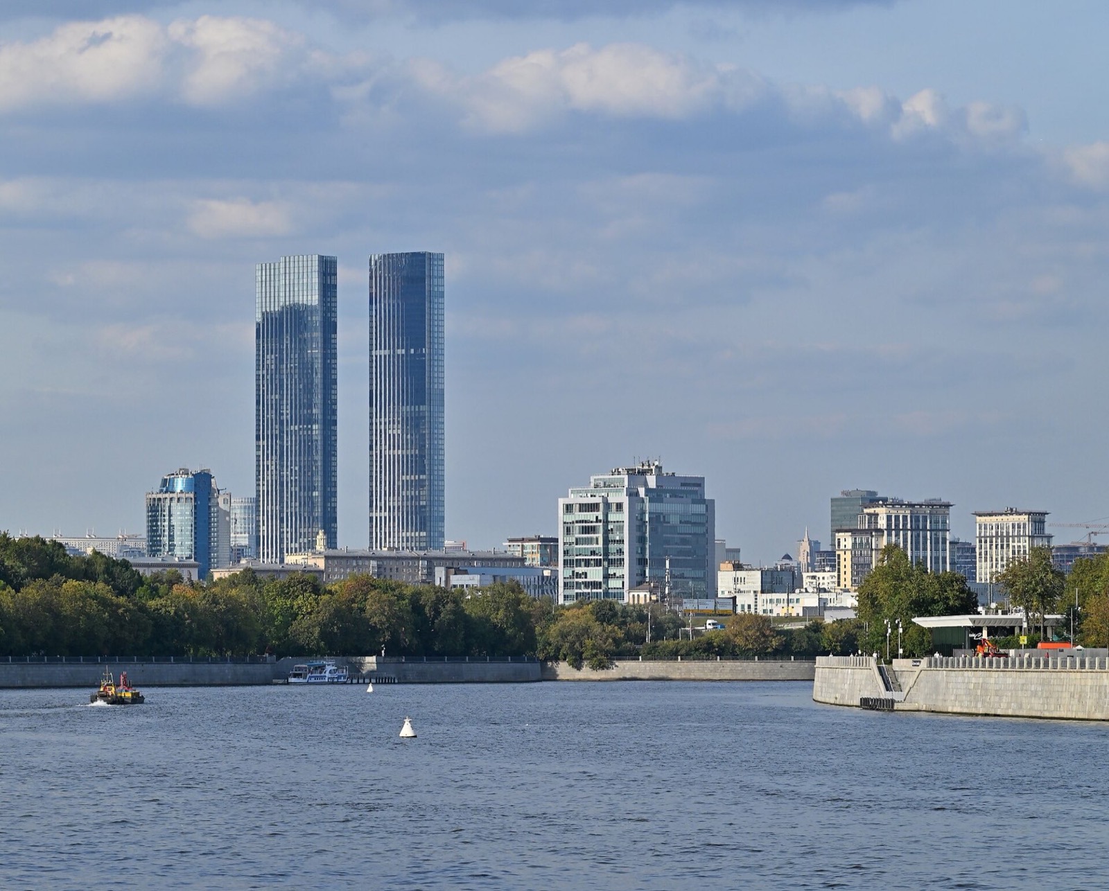 Москва, Москва-река и башни Capital Towers